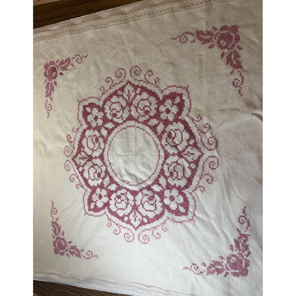 VINTAGE 33" CROSS STITCH EMBROIDERY FLORAL‎ TABLE CLOTH